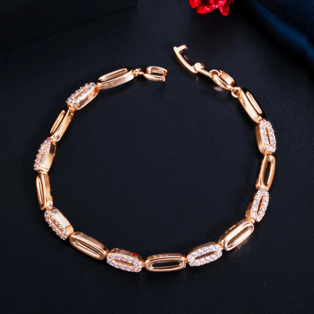 Simple Fashion Jewelry Hollow Circle Design 18k Gold Plated Bright Cubic Zirconia Bangle Tennis Bracelet for Women Party Gift