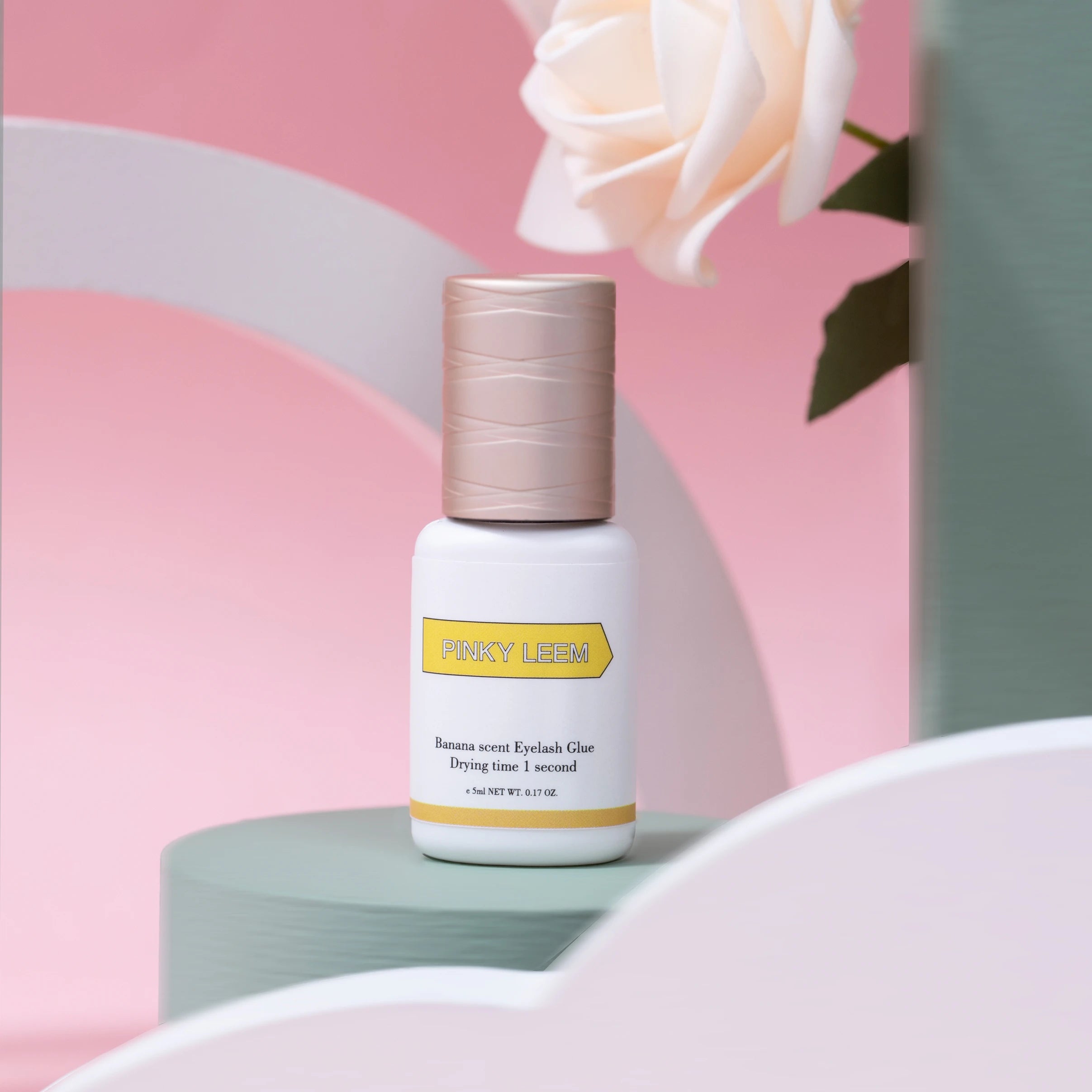 Pinky Leem Banana Scent Lash Glue Waterproof Eyelash Glue Black Wide Range Humidity 0.5 - 1 Second Lash Adhesive