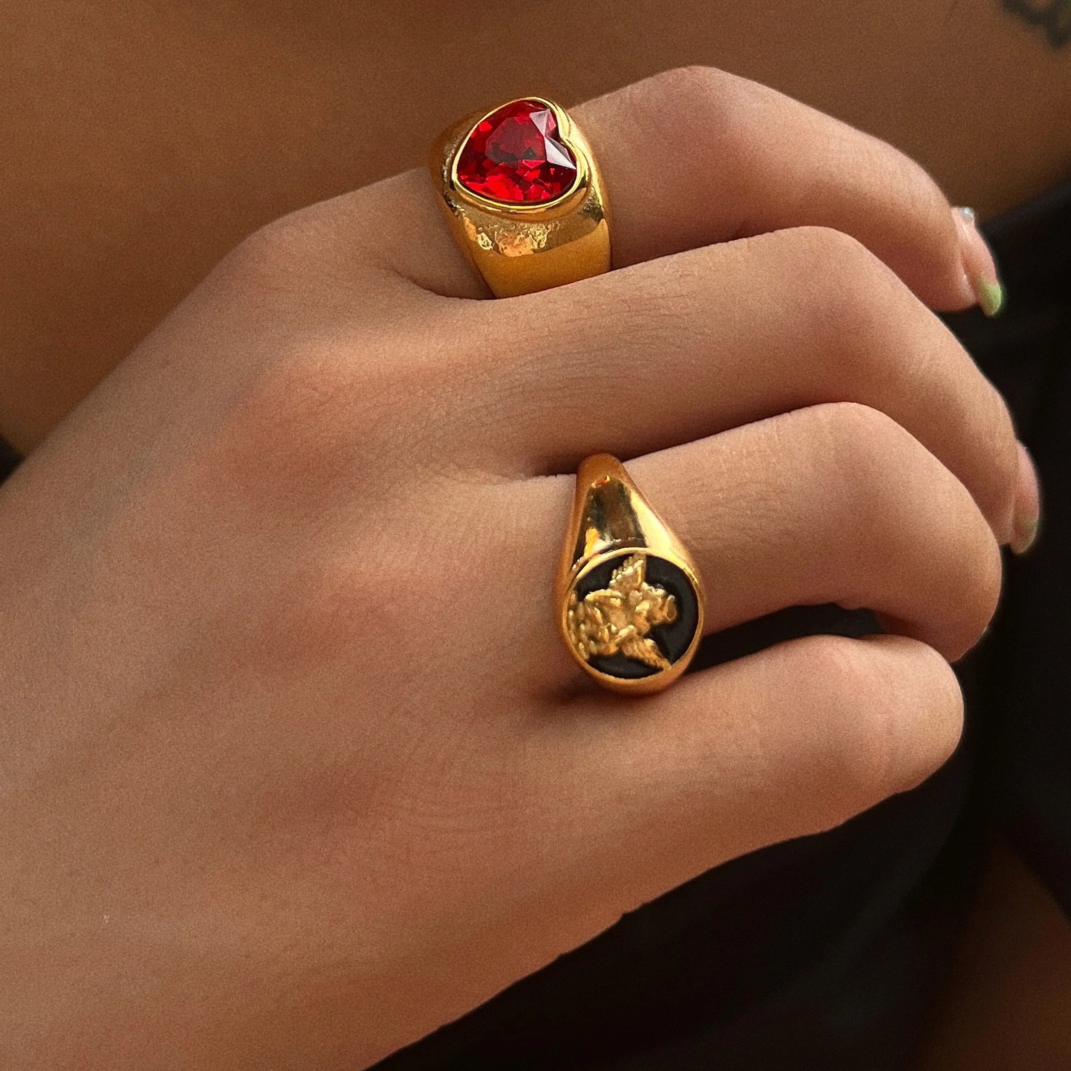 2024 Dazan New Ins 18k Gold Plated Tarnish Free Stainless Steel Red Zircon Vintage Love Heart Pendant Lucky Heart Ring for Women