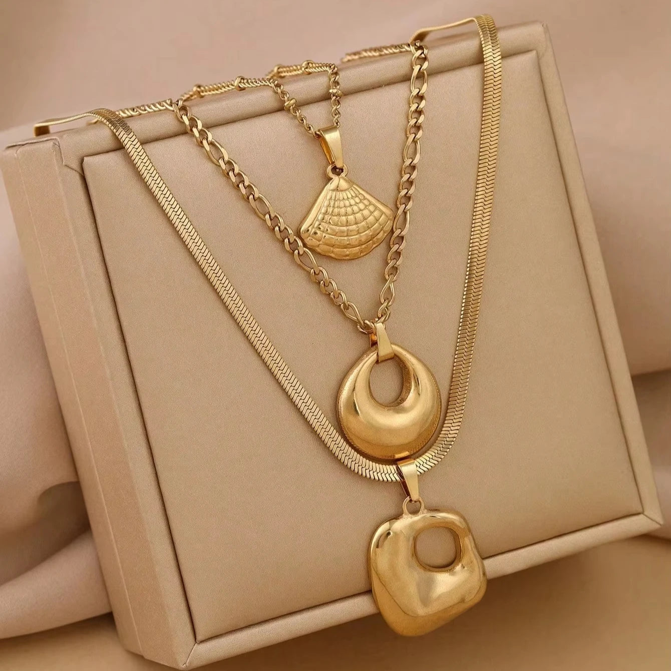 Waterproof and Anti Tarnishing Jewelry 3pcs/set Chunky Layered Geometric Pendant Shell Stainless Steel Pendant Necklace Women