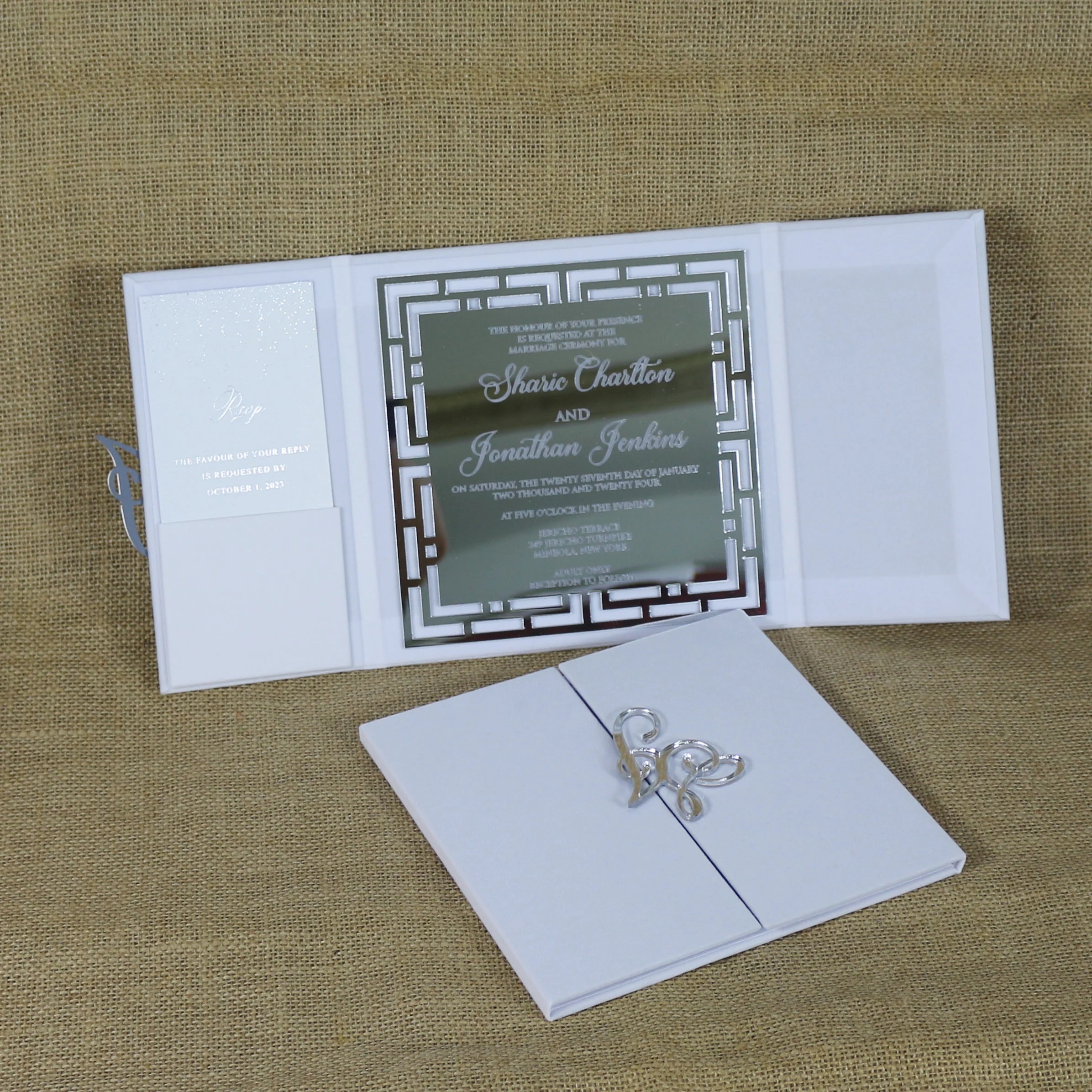 2024 Luxury Gatefold White Velvet Suede Hardcover Luxury Wedding Invitation with Silver Engrave Acrylic and Monogramme