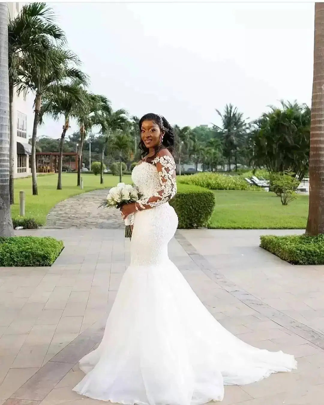 S6526F Drop Shipping 2025 High -quality Hot -selling Bride Married Luxury Heavy Work Dragon Tail Elegant Wedding Dresses