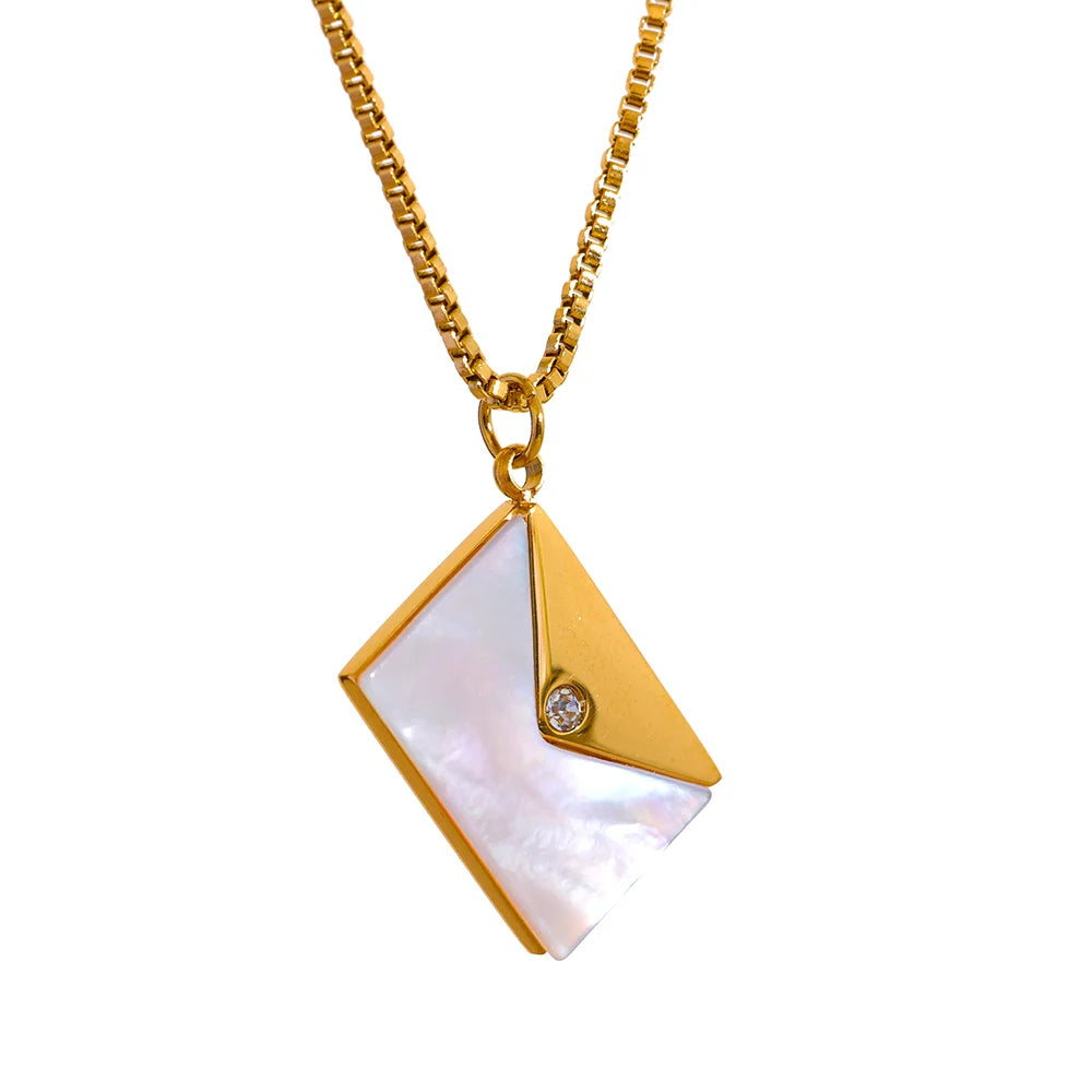 JINYOU 595 Fashion Envelope Natural Shell Pendant Stainless Steel Chic Necklace for Women Stylish 18K PVD Plated Jewelry Bijoux