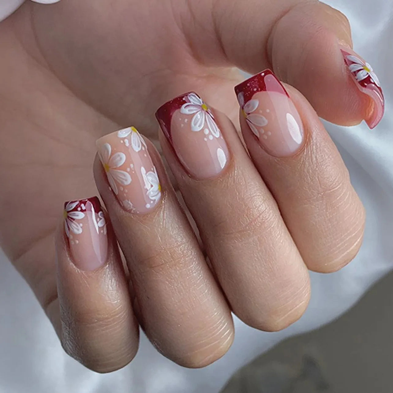 24 Pcs/set Soft Acrylic 3745 Simple Spring Floral French Red Short square Nails Press on Nails Artificial Fingernails