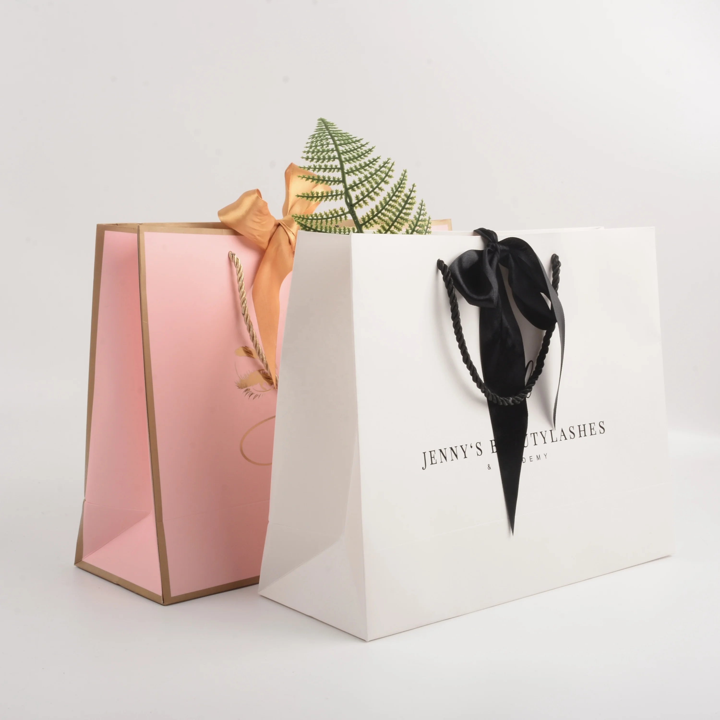 Custom Logo Cardboard White Pink Kraft Paper Retail Business Cloth Shopping Black Gift Boutique Paper Bag with Cotton String Han