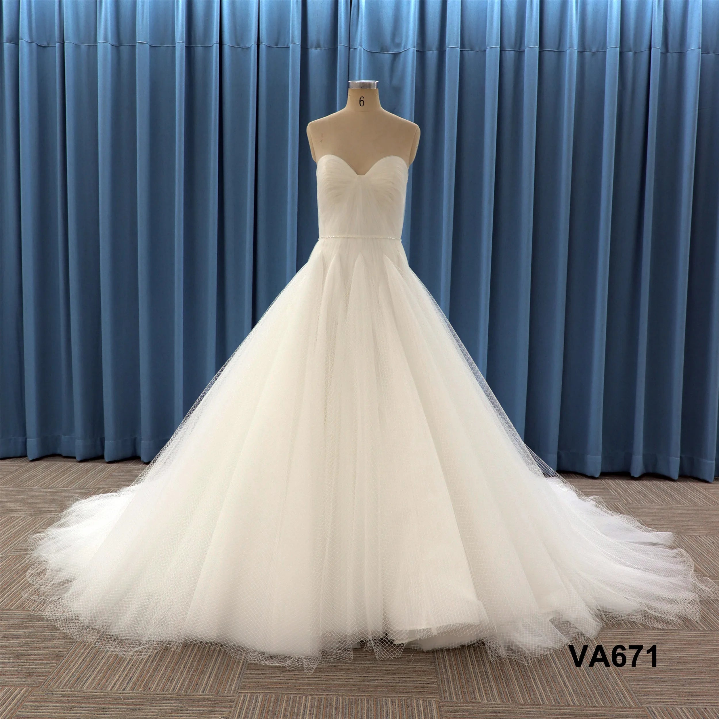 Pleat Decoration Lattice Mesh Tulle Ball Gown Plain Design Lace Applique Strapless Wedding Dress