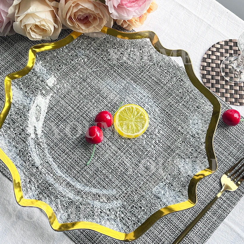Cheap 13 Inch Reef Transparent Dinnerware Party Banquet Plastic Lace Flower Gold Rim Clear Table Charger Plates for Wedding