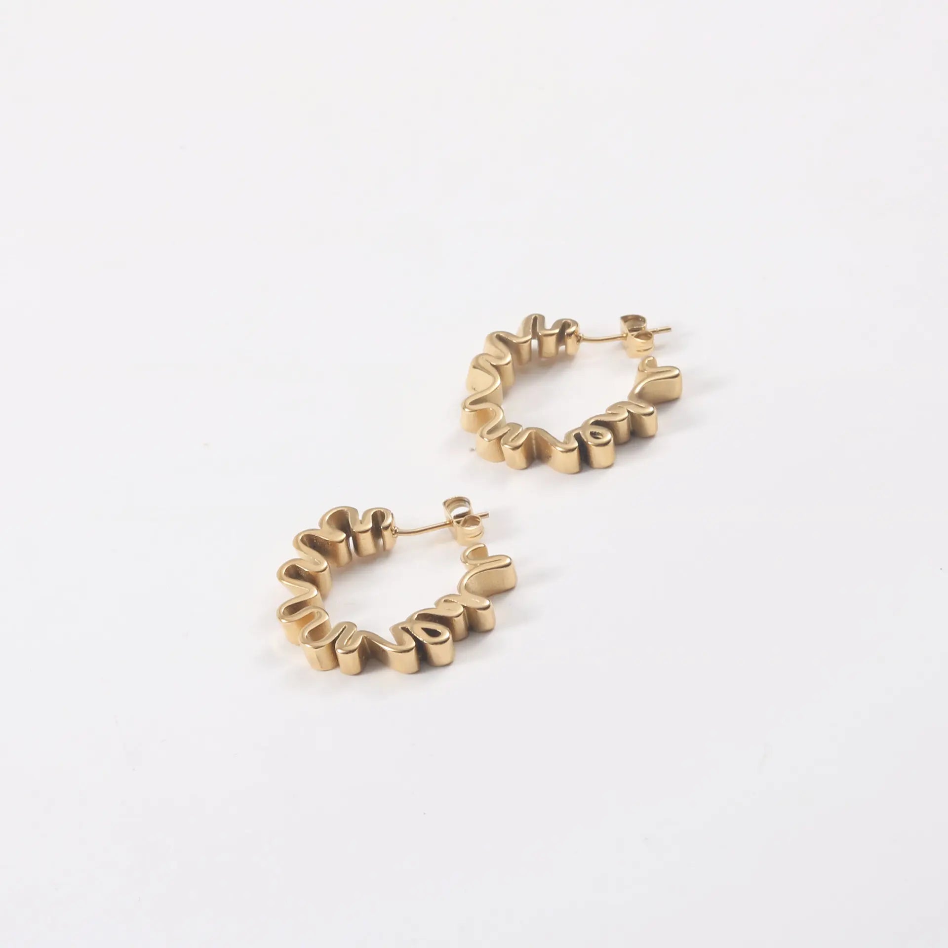 Fenny 18K Gold-plated Wholesale Tarnish Free Abstract Personality Waved C-shaped Hoop Stainless Steel Earring for Women