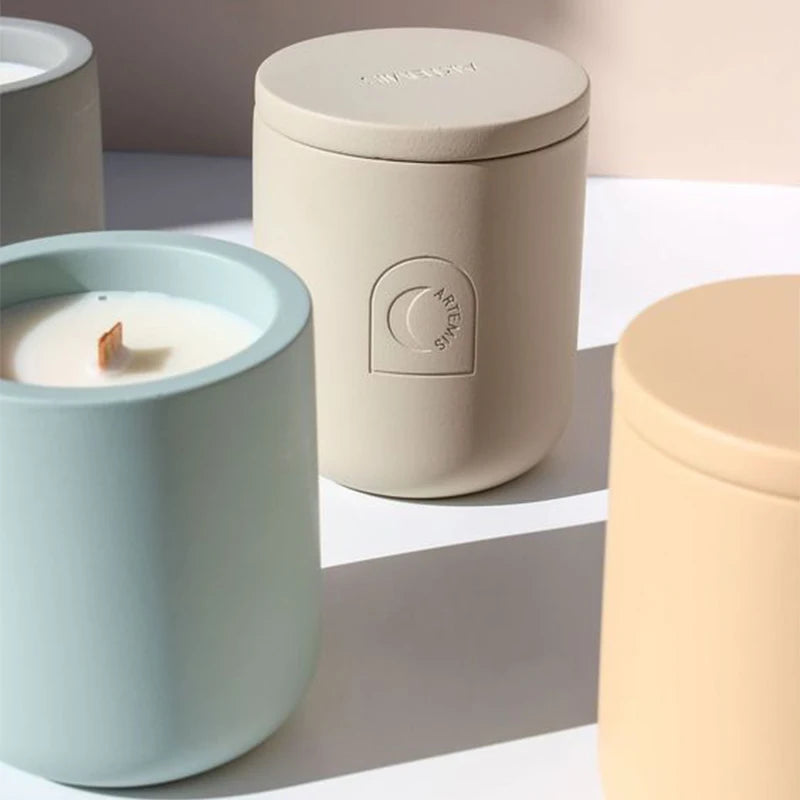 AIKUN Luxury Custom Logo Ceramic Jar Natural Plant Oil Pure Soy Wax Scented Candle With Gift Box