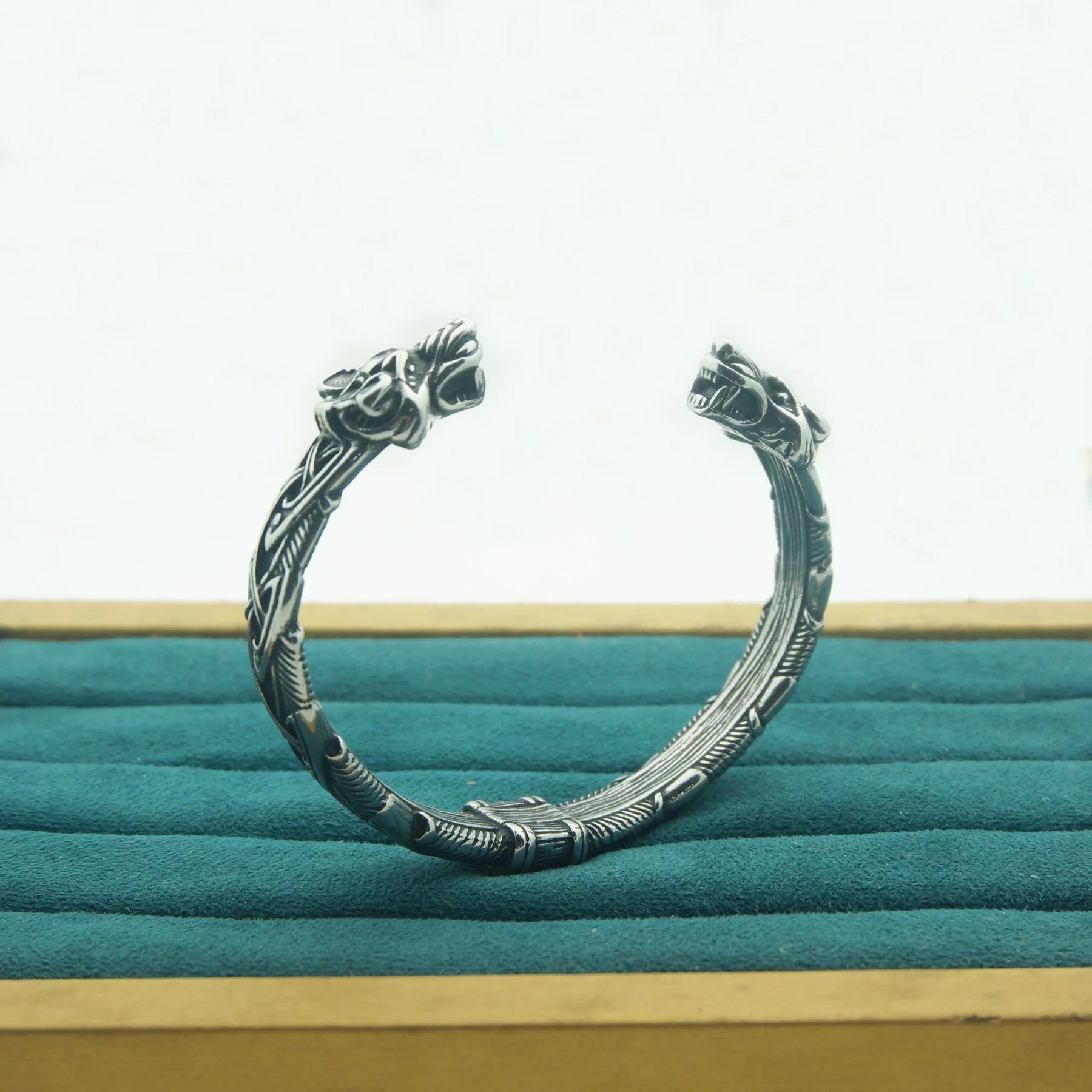 Viking Bracelet for Men Pagan Jewelry Norse God Odin Wolf Heads Arm Rings Ancient Silver Plating Twisted Cuff Bracelet