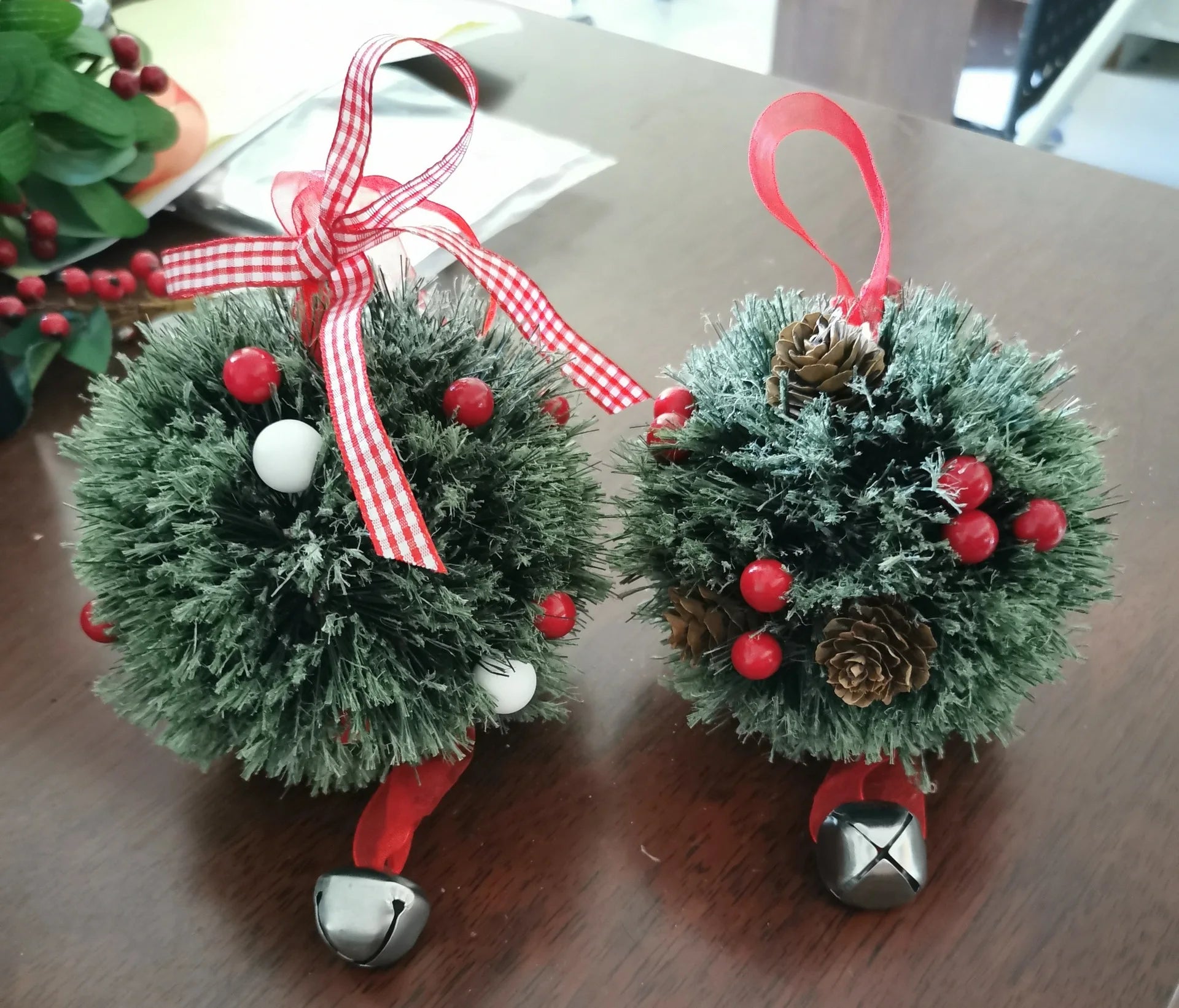 L932 New Simulated Christmas Mistletoe Simulated Green Plant Home Decor Factory Christmas Decoration Pendant Plastic Mistletoe