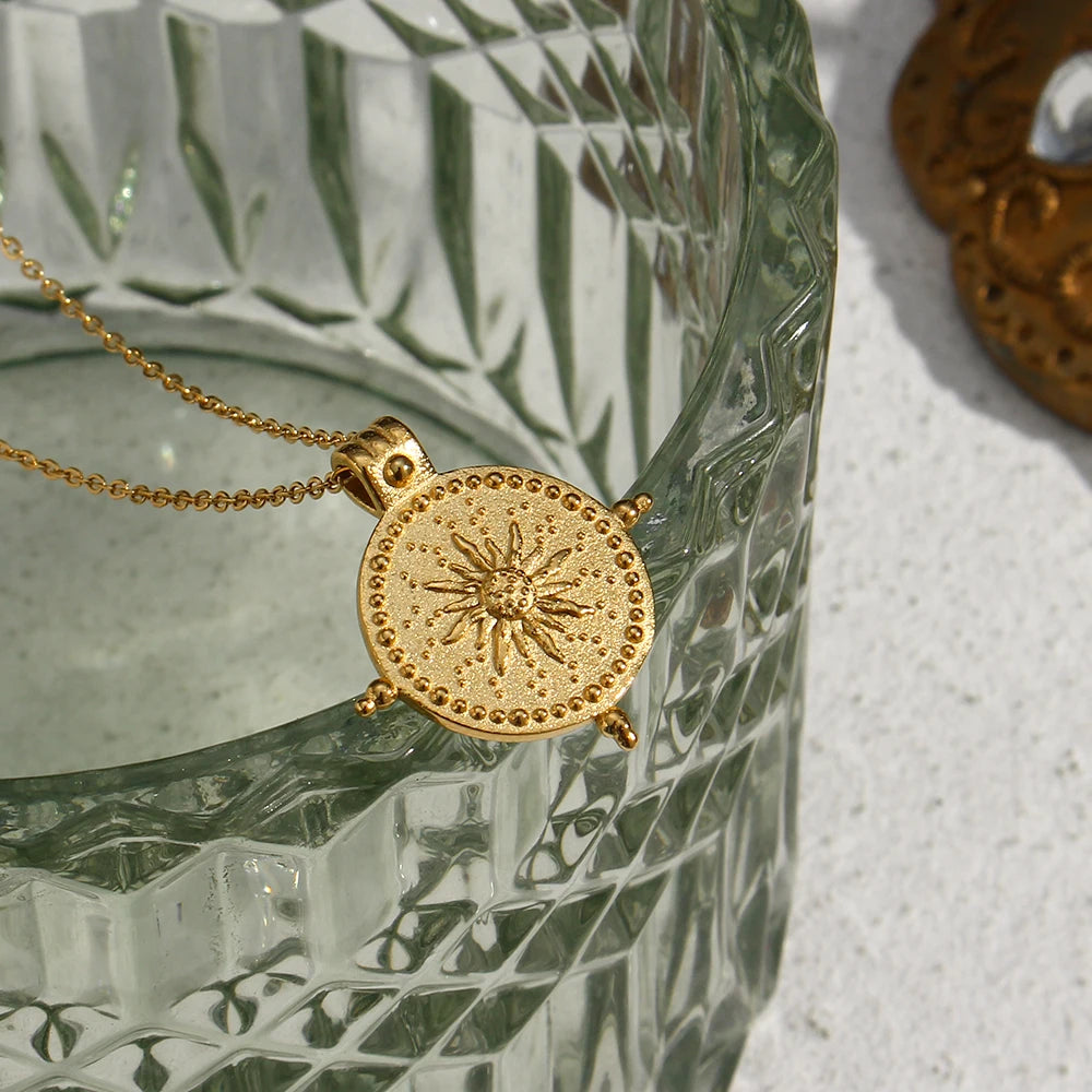 Fashion 18K Gold Plated Plating Sun Shaped Compass Pendant Necklace Custom Stainless Steel Link Chain Necklace