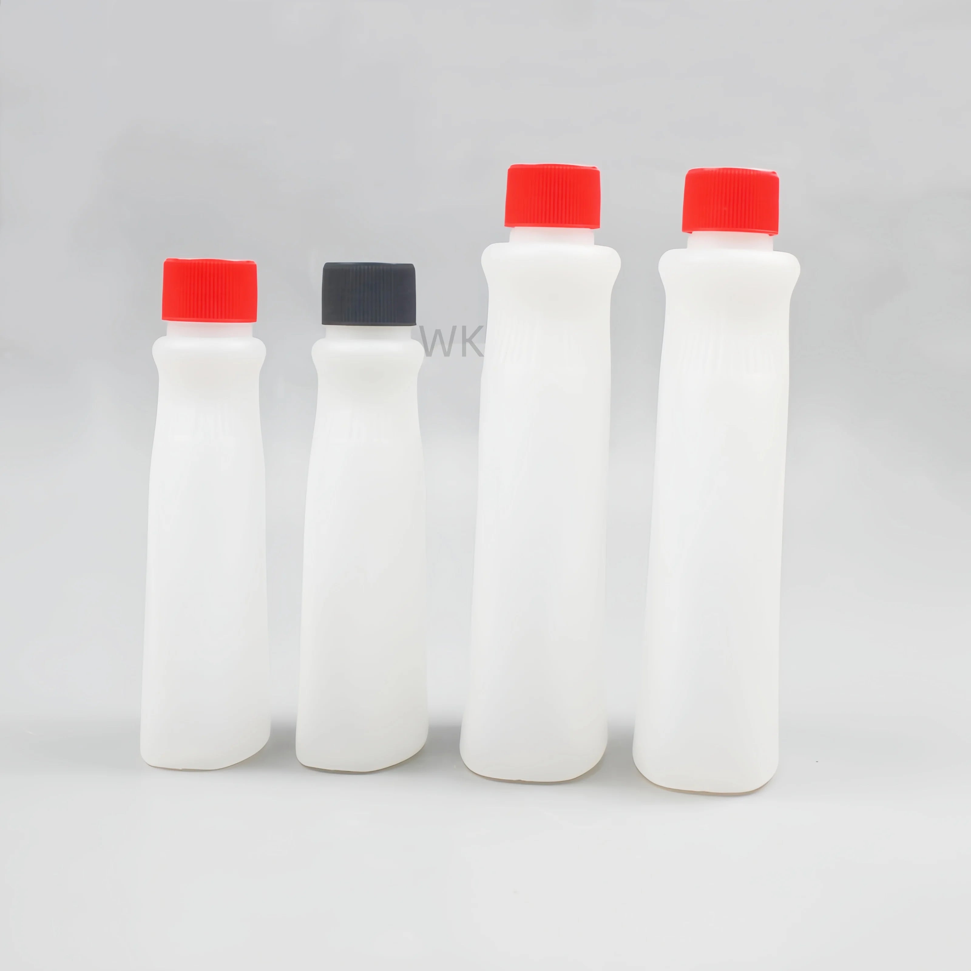 Empty Bingo Daubers Paint Daubers Squeeze Bottles for Paint Mop Dauber Bottle Refillable White Black Sponge Tip for Wooden