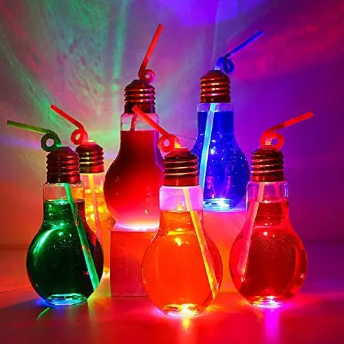 LED Flashing Light-Up Bulb-Shaped Cups with Lids and Straw-Customizable for Christmas Parties (PET Material)
