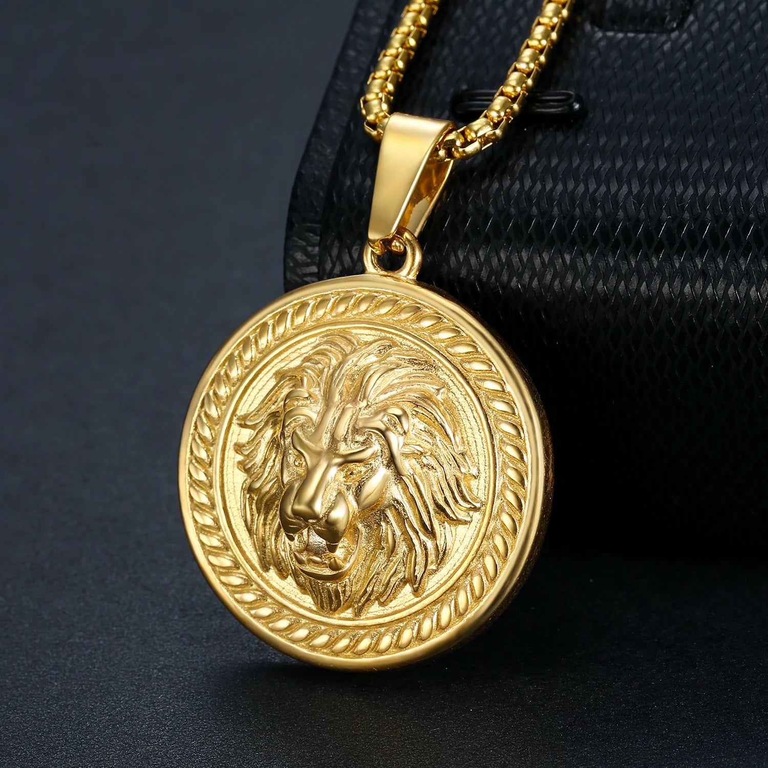 Hips Hops Jewelry 3D Lion Head Pendant Stainless Steel Shiny 18K Gold Medallion Lion King Leo Necklace for Men Women