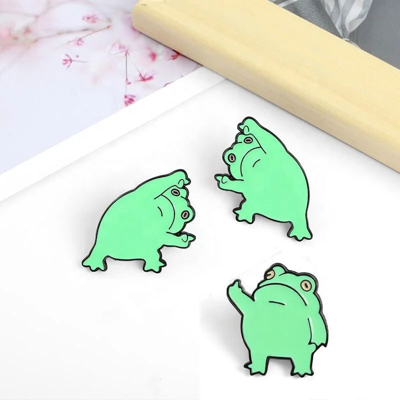 Wholesale Metal Cute Frog Cartoon Brooch Pin Funny Vertical Middle Finger Despise You Pins for Clothes