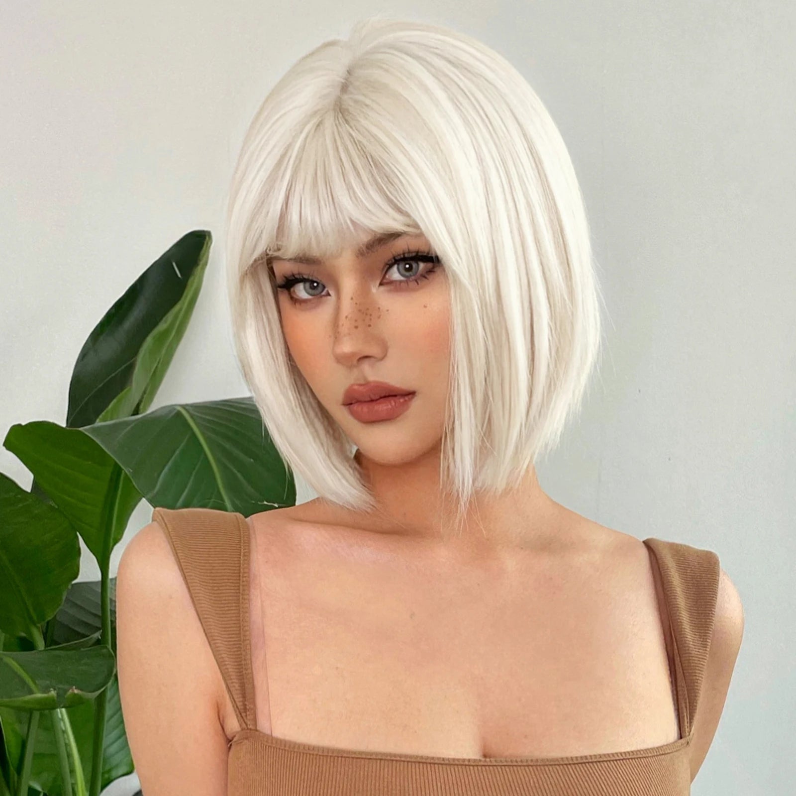 Factory Outlet Platinum Blonde Short Bob Wigs with Bangs Synthetic Straight Natural Hair Wigs for Women
