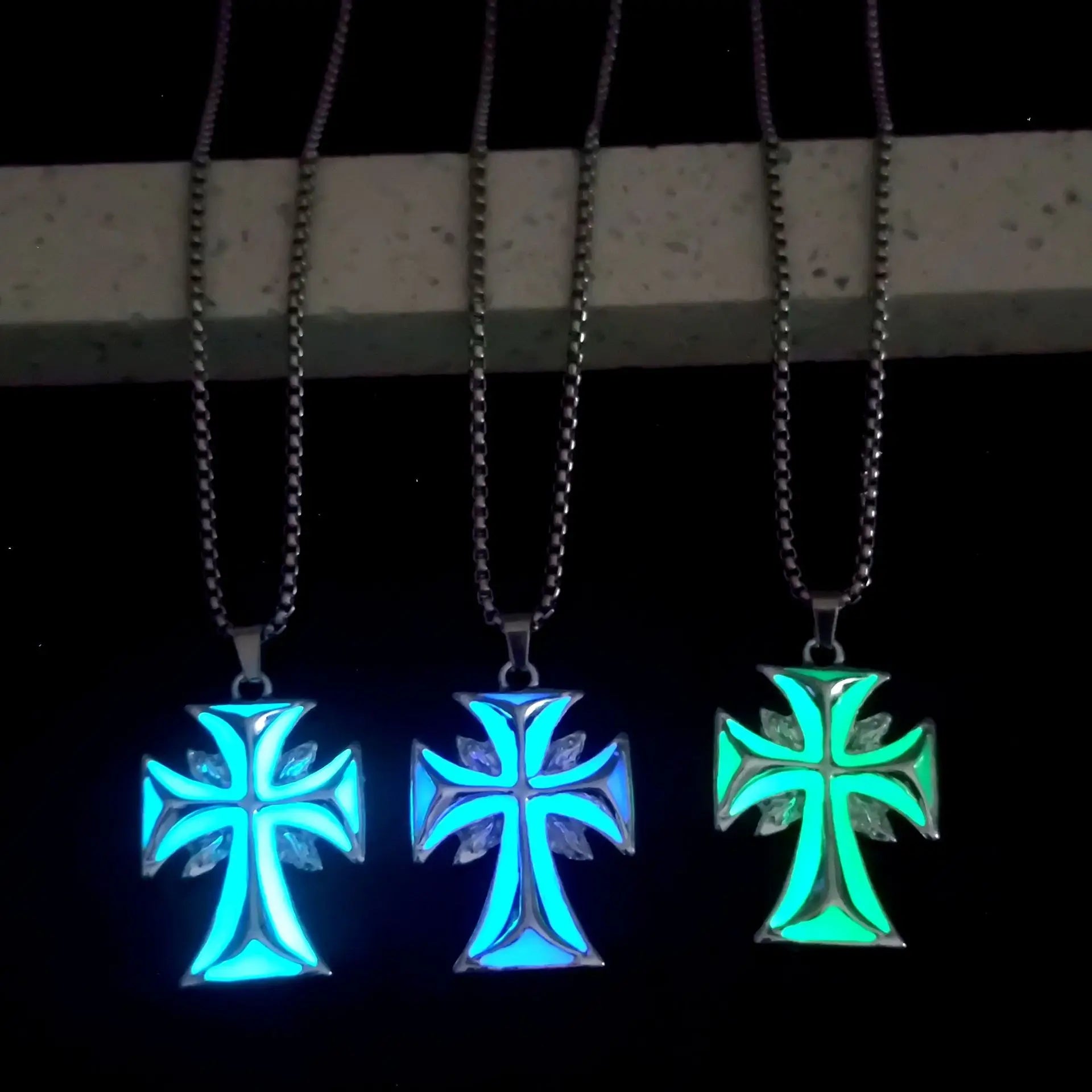 Glowing in the Dark Cross Necklace for Men Green Blue Luminous Cross Pendant Necklace Hip Hop Faith Pendant Necklace (KN5426)
