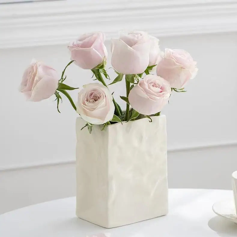 Nordic Handmade Custom Nordic Minimalist Modern Porcelain Ceramic Vase for Interior Decorations