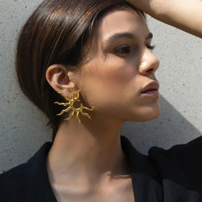 2022 Hot Sale Simple Exaggerated Earrings Simple Gold Plated Earrings Fashion Circle Sun Stud Earrings for Women