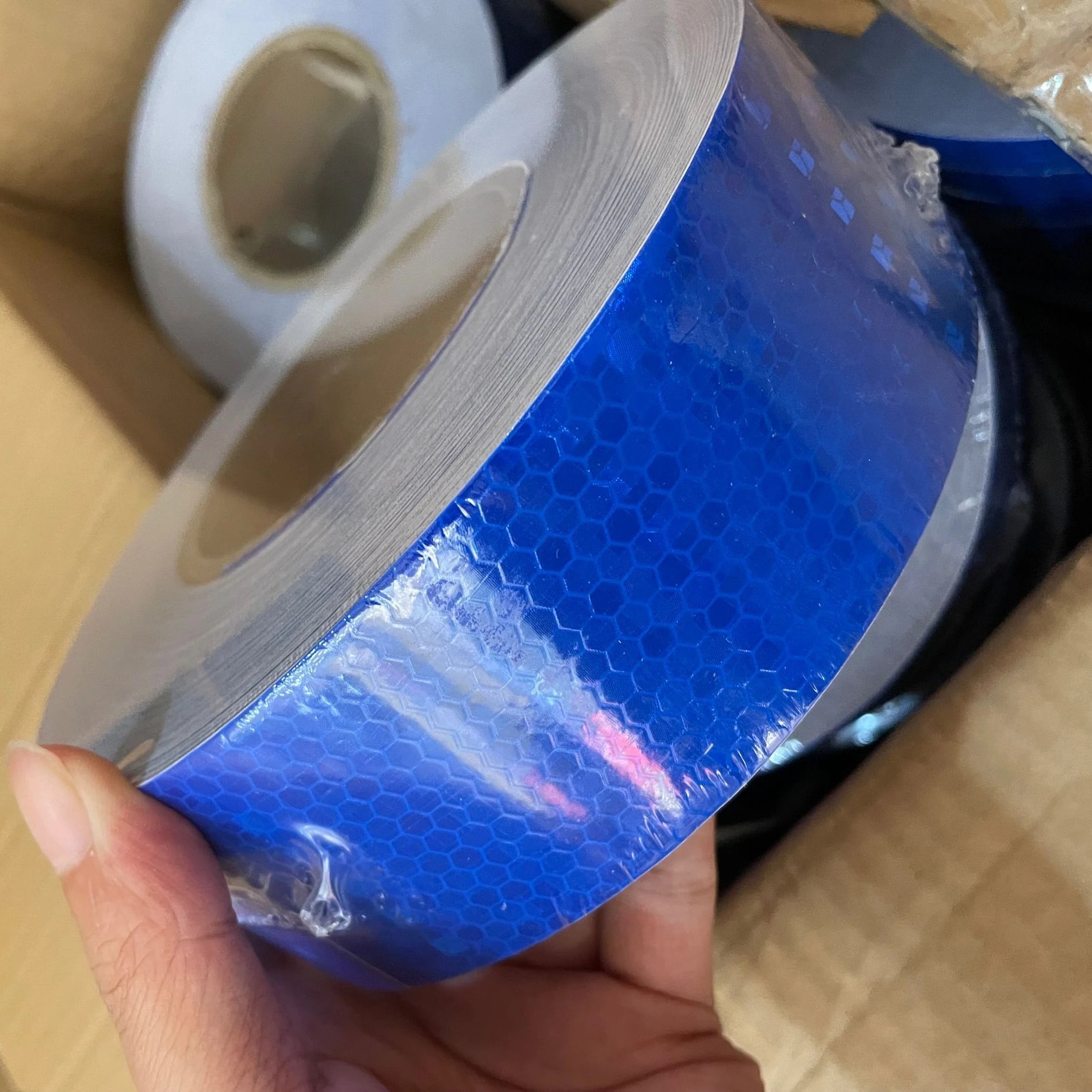 Self Adhesive Colorful Shiny Honeycomb Motorcycle Bicycle Reflective Safety Stickers Reflector for Car Wheel Rim