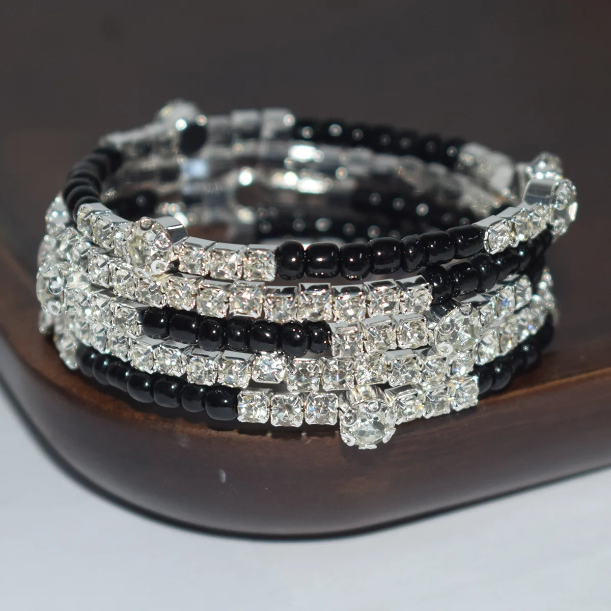 Minimalist Style Pearl Rhinestone Wrapped Bracelet with Diamond Inlay at the Opening Design Bangle for Lady