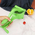 Manual Juicer Multifunctional Household Small Plastic Spiral Fruit Lemon Juicer Plastic Hand Press Juicer Factory Price