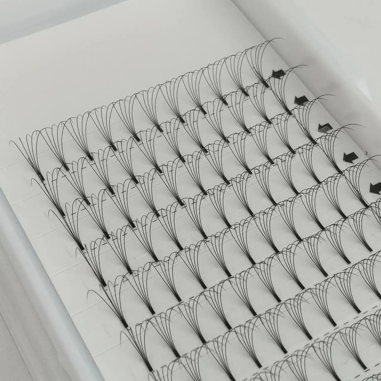 In Stocks Premium Quality 5D Short Stem Pre Made Fans Eyelash 0.07mm D Curl Private Label With Cheap Price