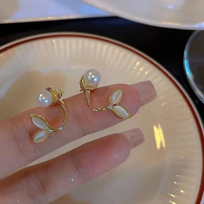 AA00989 S925 Needle Korean Fashion Jewelry Style Statement Design Fish Tail Opal Pearl Hook Earrings Wholesale