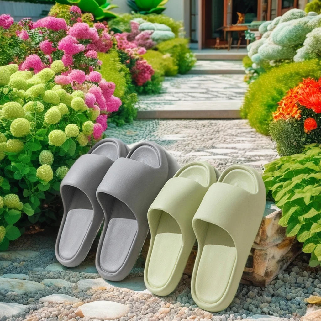 Men's Women's Lightweight Breathable EVA Slippers Indoor Outdoor Use Soft Cushioned Summer Winter Bathroom House Slippers Autumn