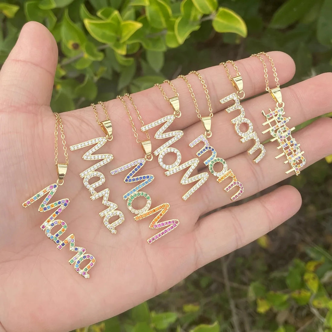 New Mother's Day Gift 18K Gold-plated Brass Zircon MOM Letter Pendant Link Chain Necklace for Mom Fashion Jewelry Party
