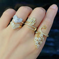RM1611 Dainty New Platinum 18k Gold Crystal Diamond CZ Paved Peacock Heart Flower Rings for Ladies Women 2023