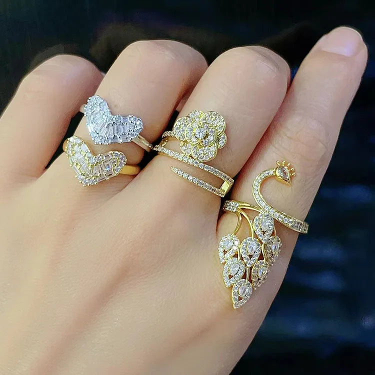 RM1611 Dainty New Platinum 18k Gold Crystal Diamond CZ Paved Peacock Heart Flower Rings for Ladies Women 2023