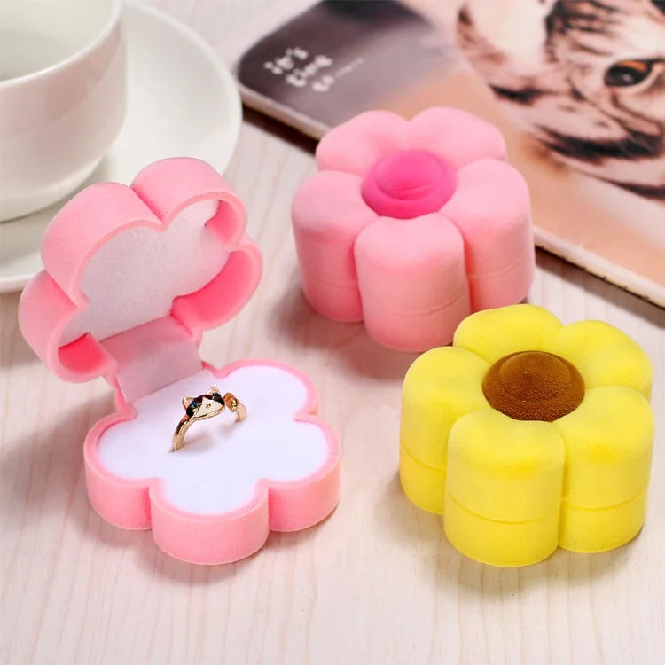 Sunflower Shaped Flocking Pendant Earring Ring Velvet Storage Box Elegant Jewelry Case for Organizing Your Beloved Pieces