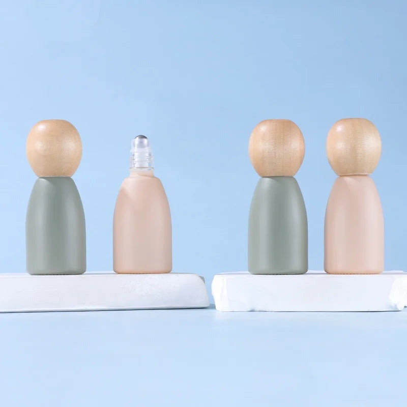 Unique Refillable Glass Roller Bottle with Round Wood Cap Cosmetic Packaging Perfume Essential Oil Roll on Glass Bottle 10ml