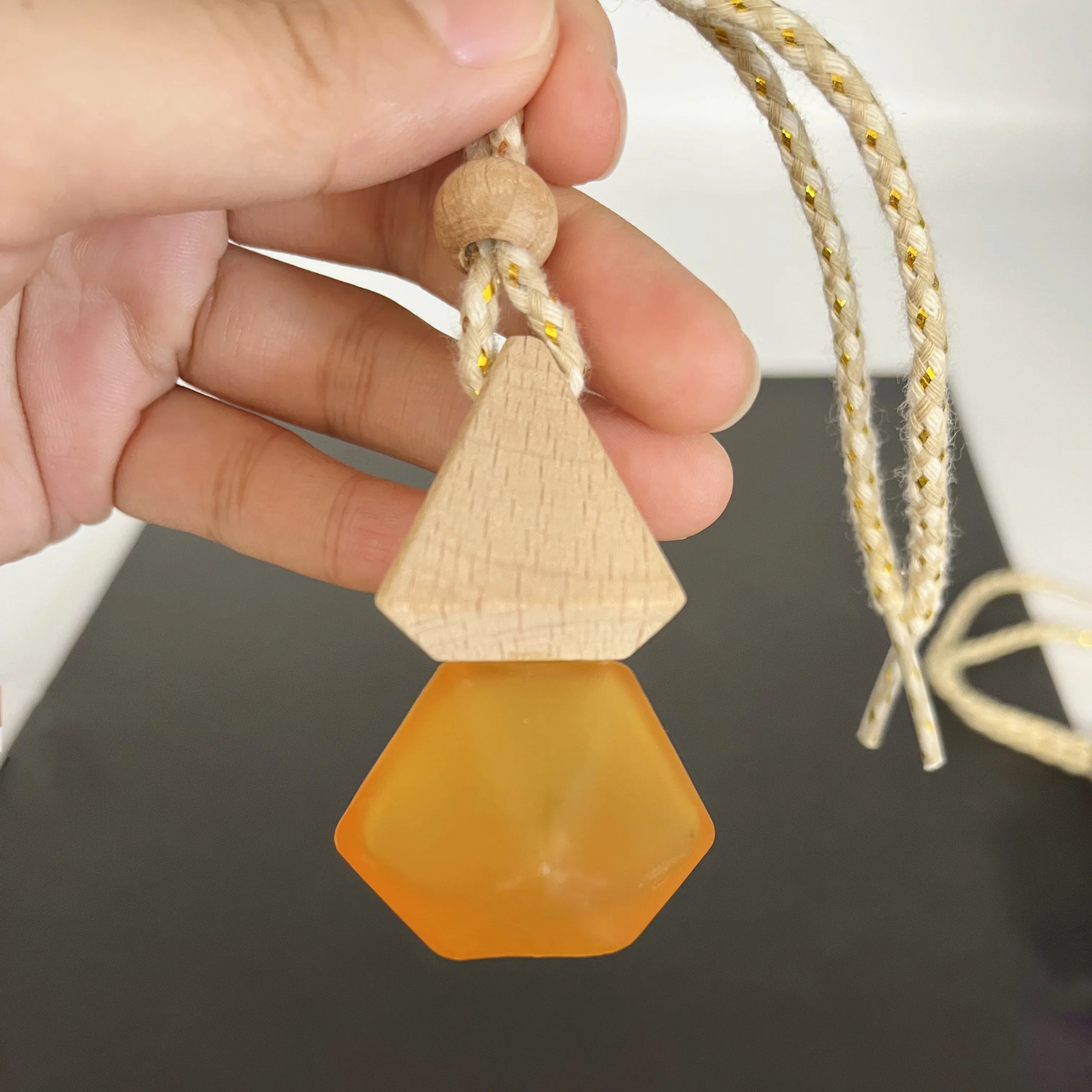 8ml Car Air Freshener Hanging Glass Bottle Essential Oil Diffuser with Rhombus Wooden Lid and Screw Perfume Bottle