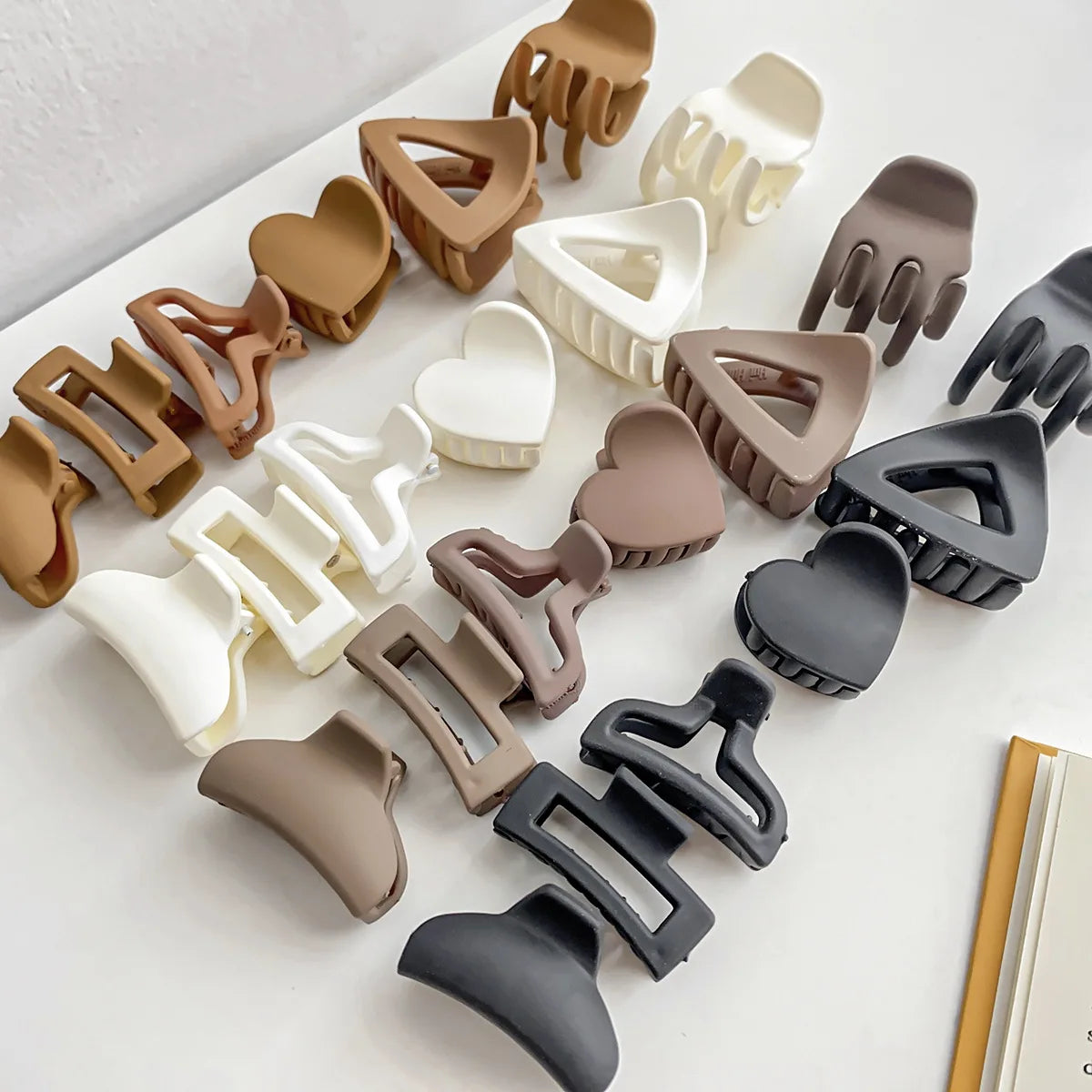 Wholesale Design Fashion Large Scunci No-Slip Grip Lacey Hair Claw Clip Girls Accessories Matte Hair Claw for Women