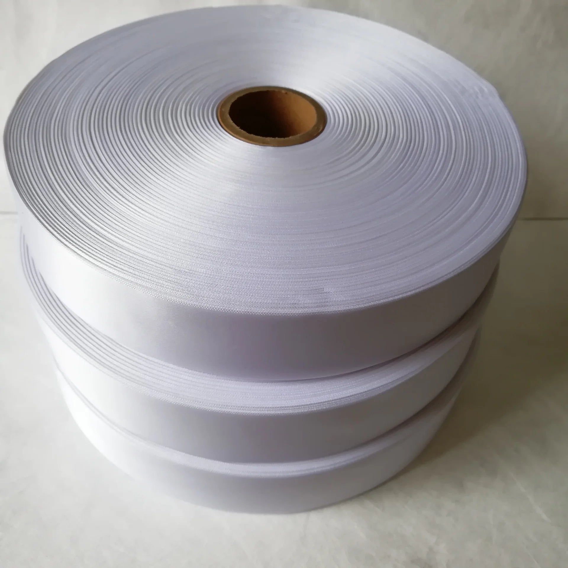 100% Polyester Merrow Borde/edge Satin Ribbon Label Roll