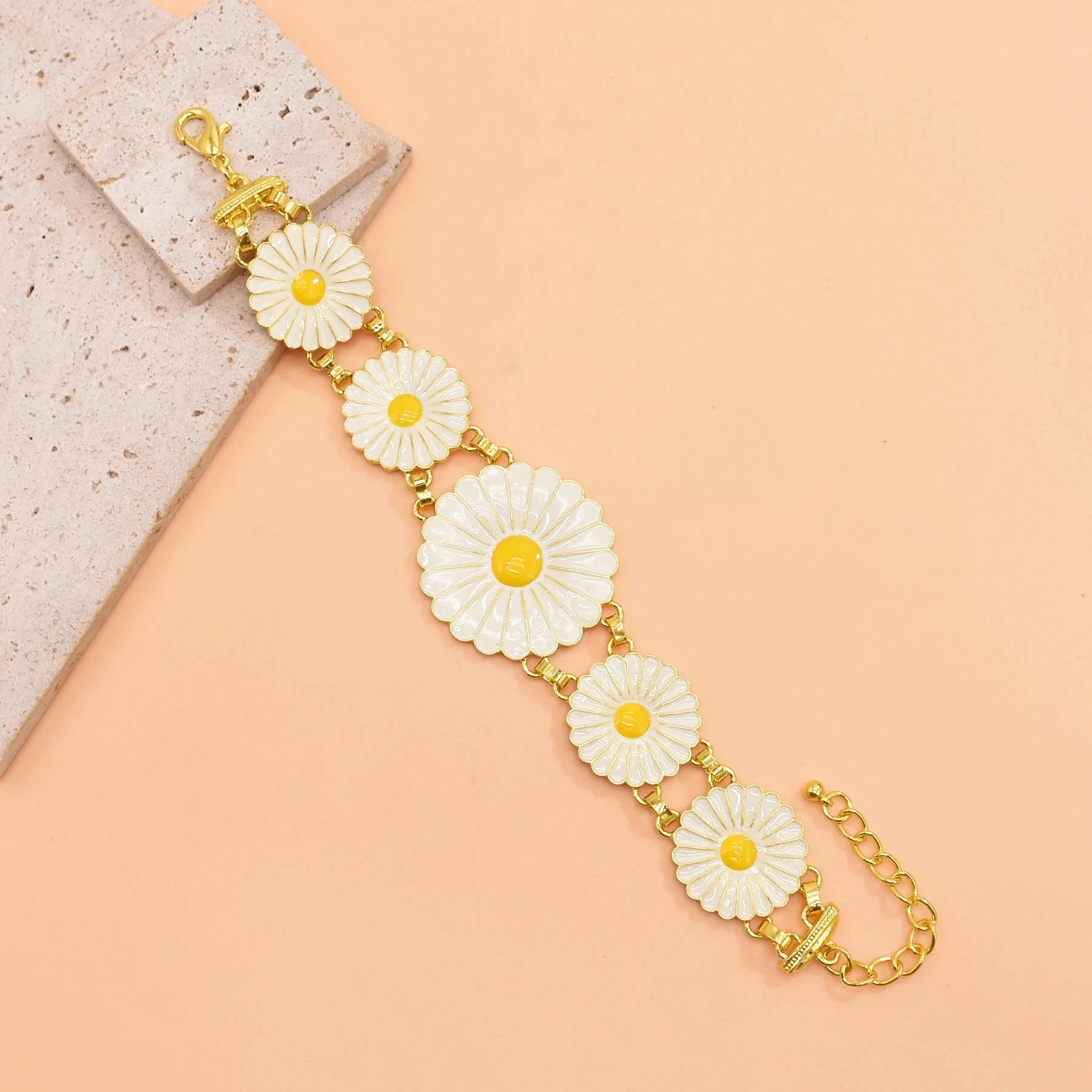 Lovely White Flower Wedding for Bracelet for Women Gold-Plated Metal Fashion Charm for Bracelet