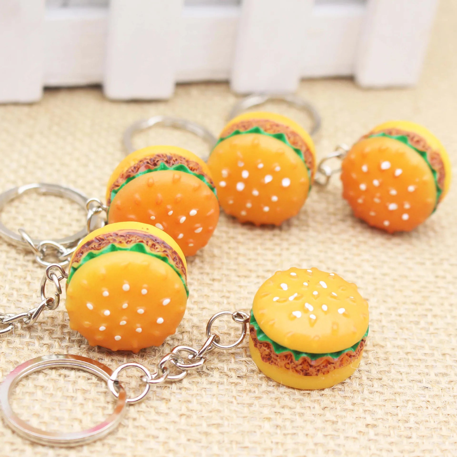 New Fashionable Plastic Hamburger Shaped Novelty Food Keychains for Promotional Gifts
