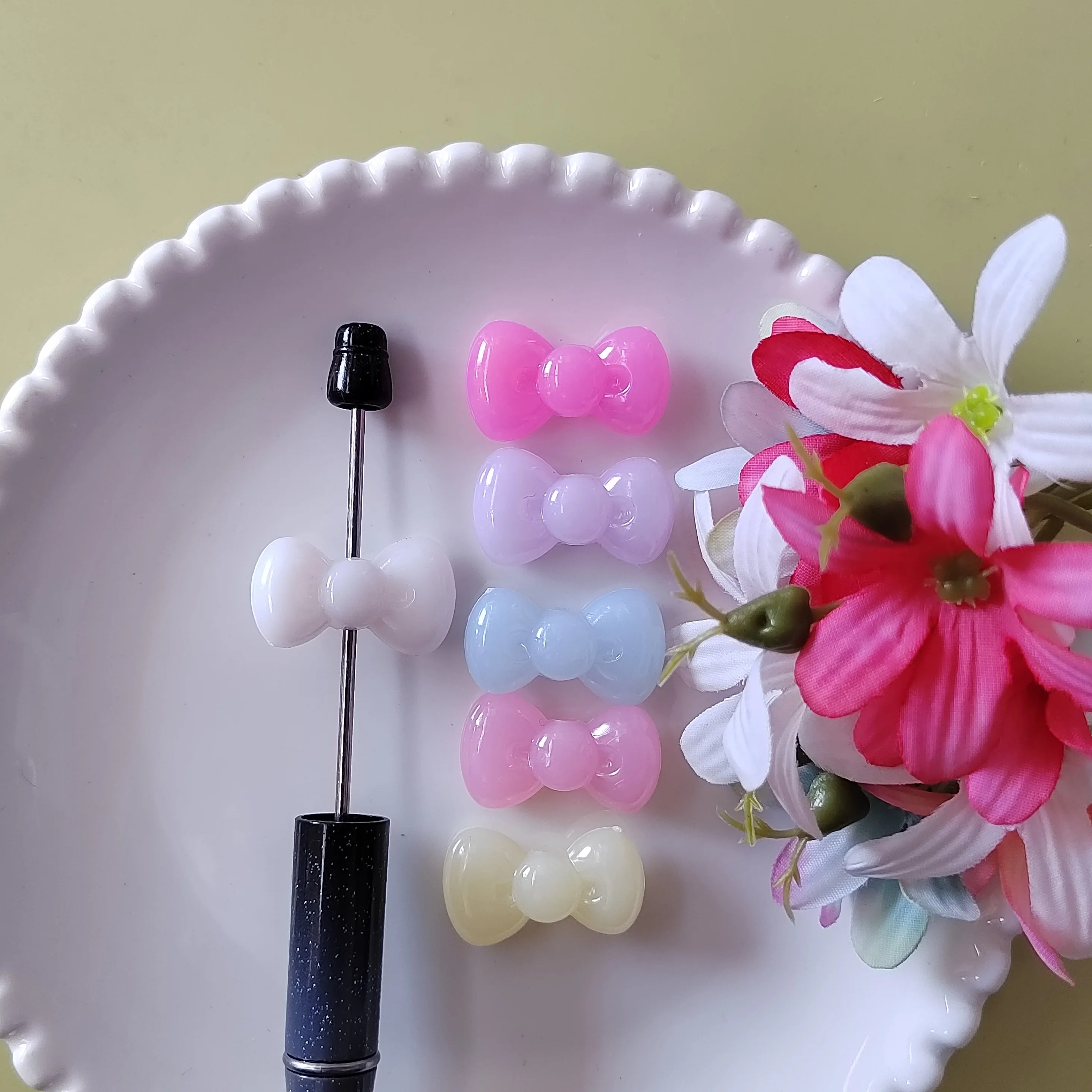 Jelly Colorful Bow Tie Lucite Plastic Beads Loose Acrylic Beads Accessories for Bracelet Bag Chain Jewelry Making