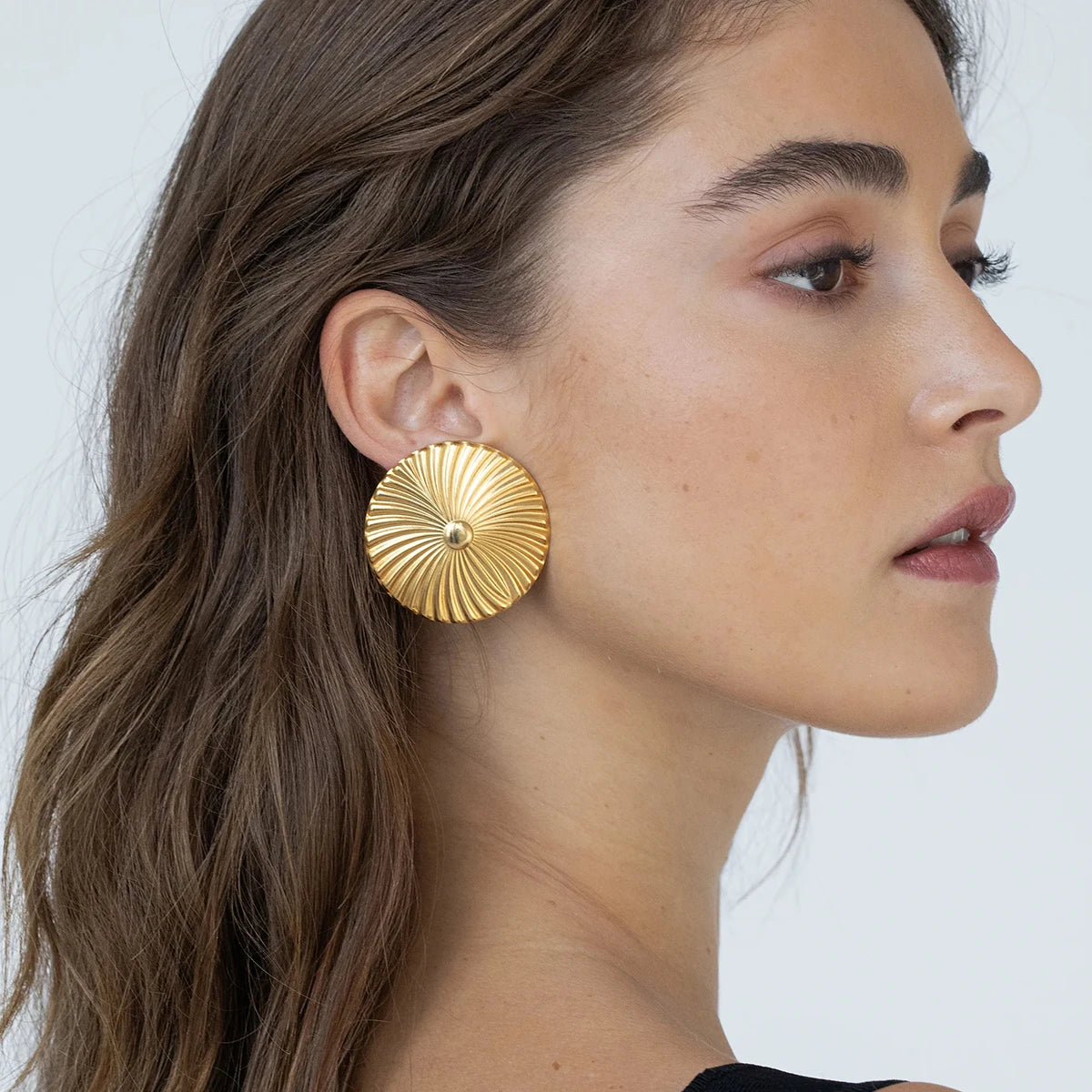J&D Trendy 18k Gold Plated Stainless Steel Stud Earring Statement Texture Spiral Flower Round Earrings