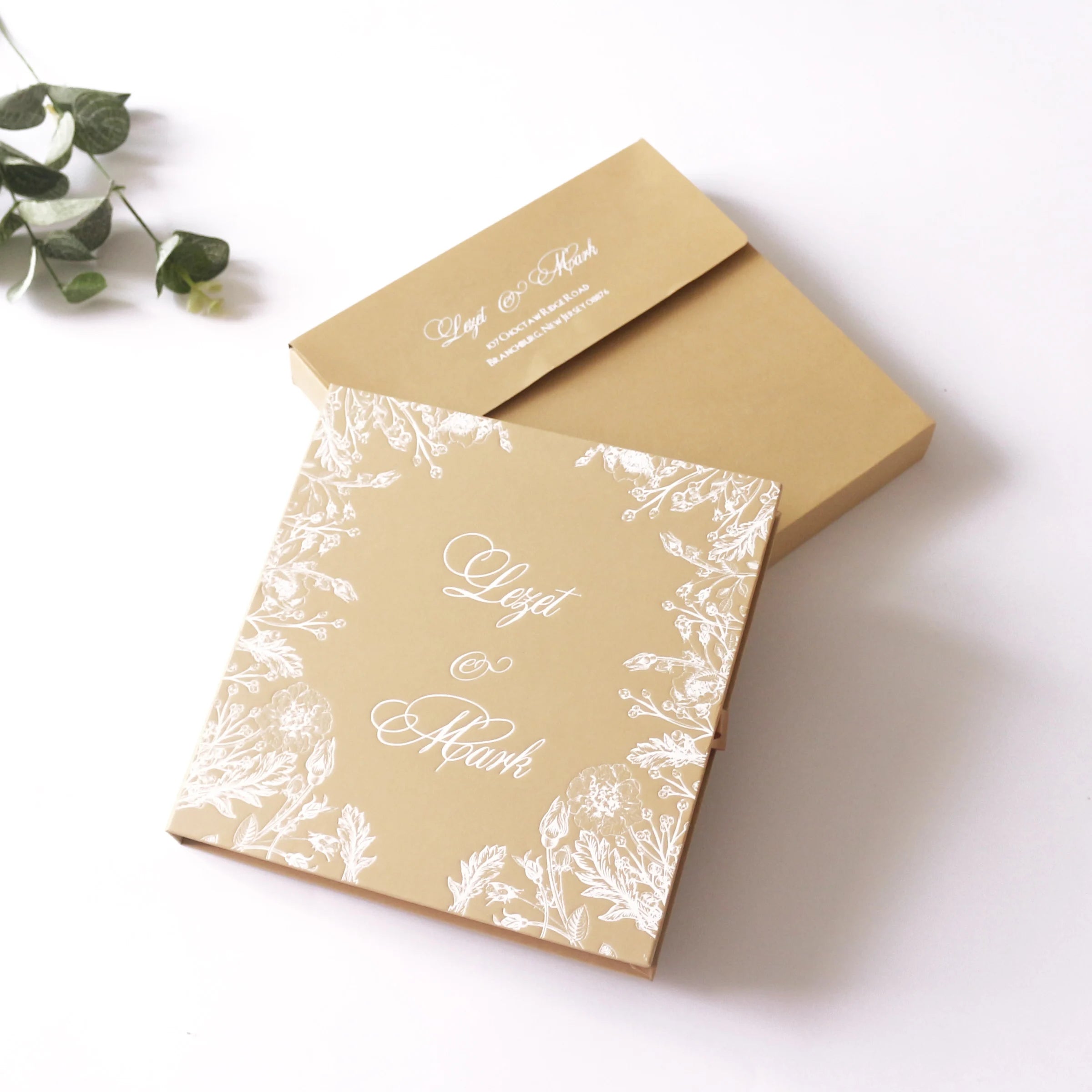 Elegant Clear Acrylic Invites Box Invitation Cards for Wedding and Customized Hardcover Golden Invitation Cards with RSVP Cards