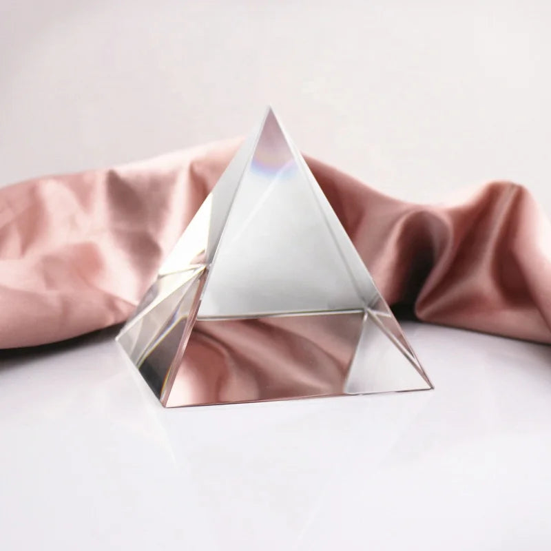 Hot Sale Clear Crystal Glass Pyramid Paperweight for Souvenirs