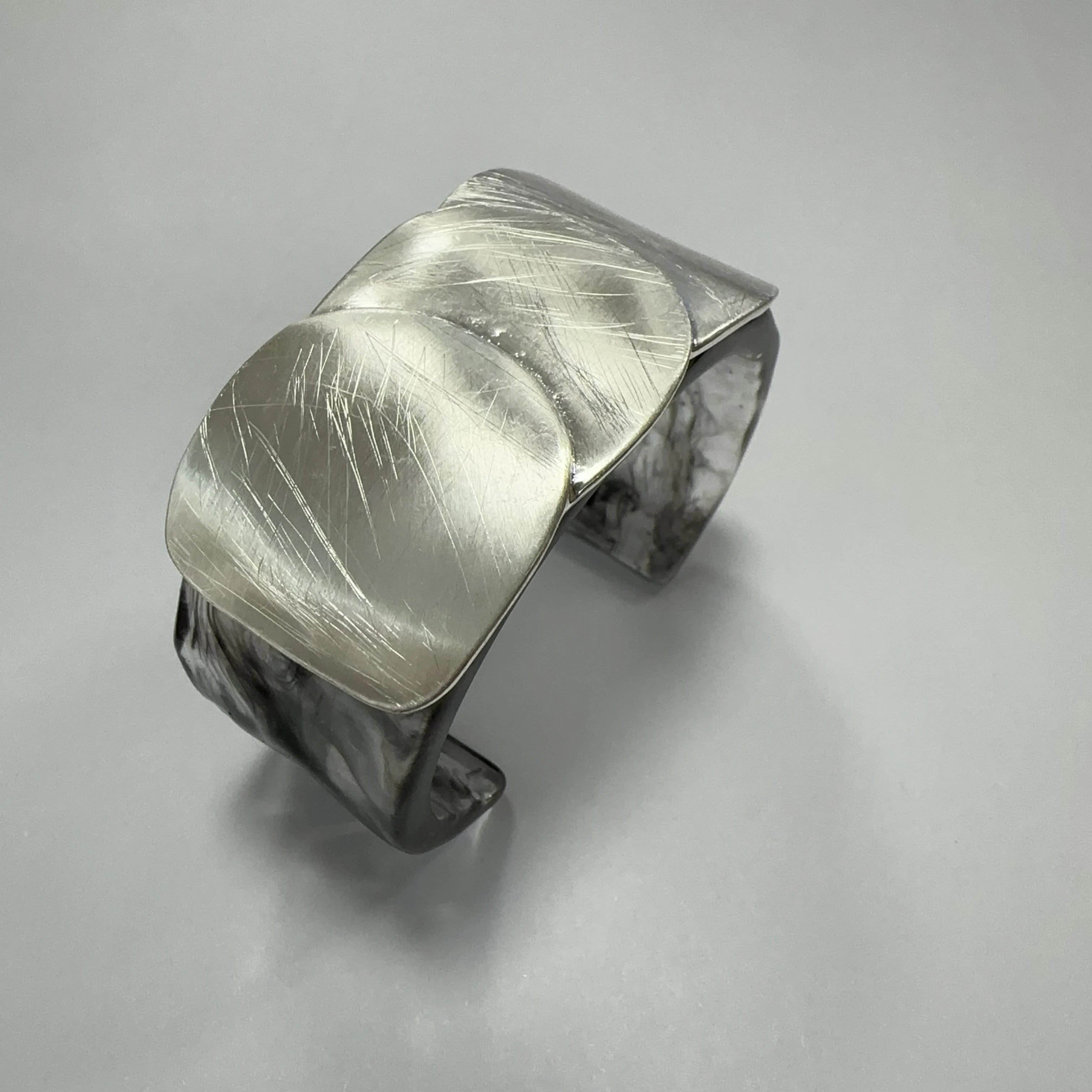 TongLing Italy Exaggerated Luxurious Bangle Female Resin Metal Cuff Bangle for Daily Wearing
