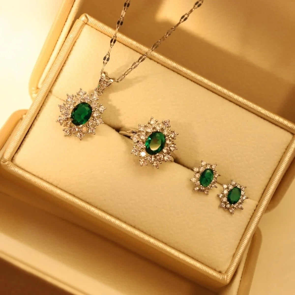 Wholesale Fashion Hot Sale Zircon Stainless Steel Jewelry Set for Women