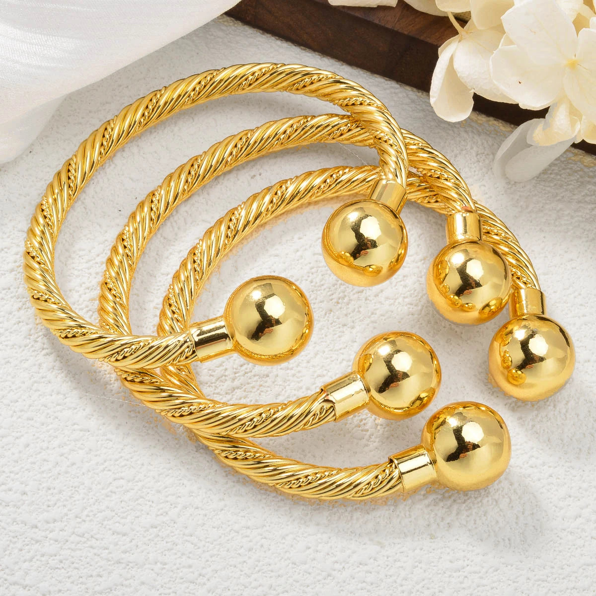 Wholesale Brass Jewelry 18k Gold Plated Ball Twist Cuff Bracelet for Women