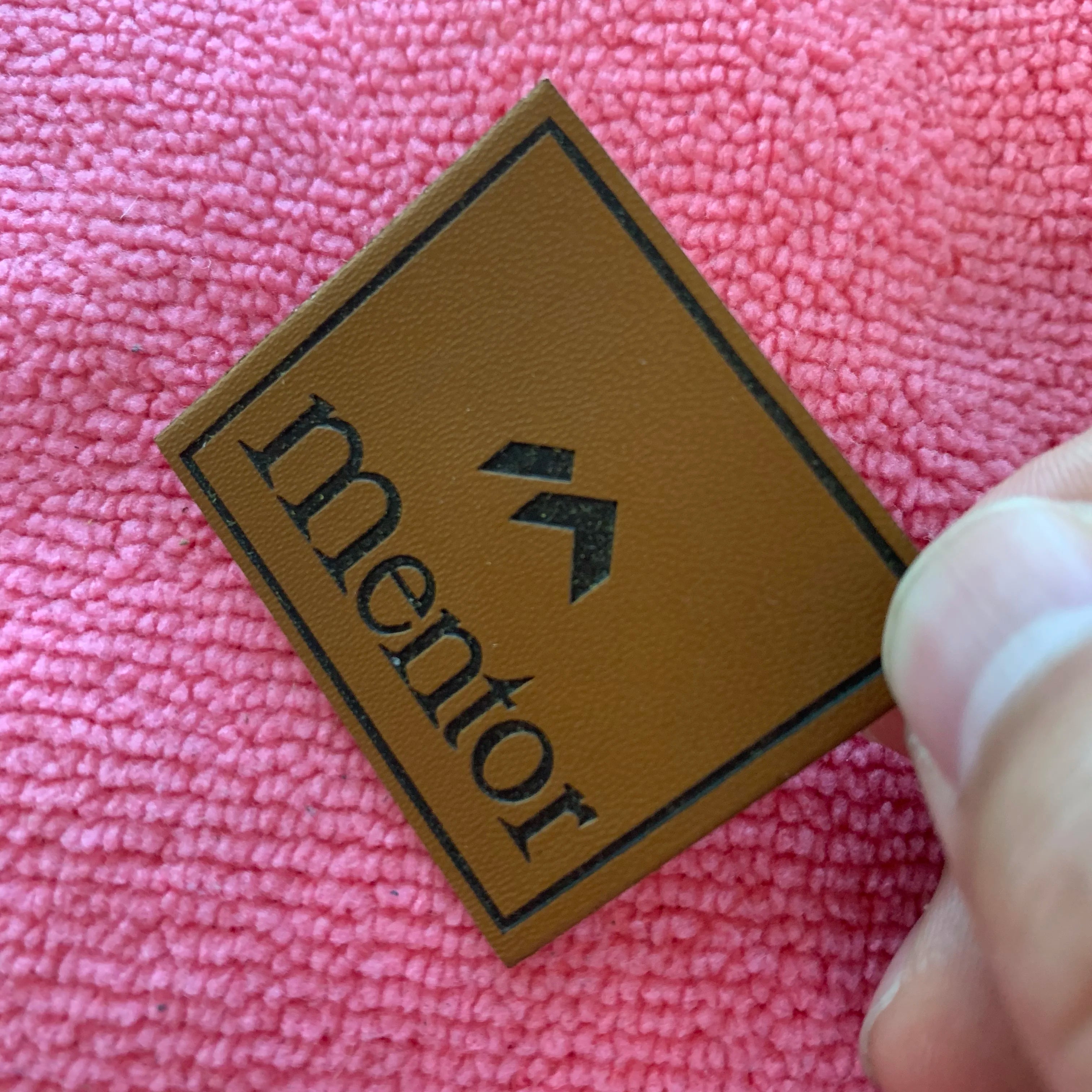Cheap Price Brown Color PU Fake Leather Tags for Denim Jeansdie Cut Sewing on Synthetic Leather Patch