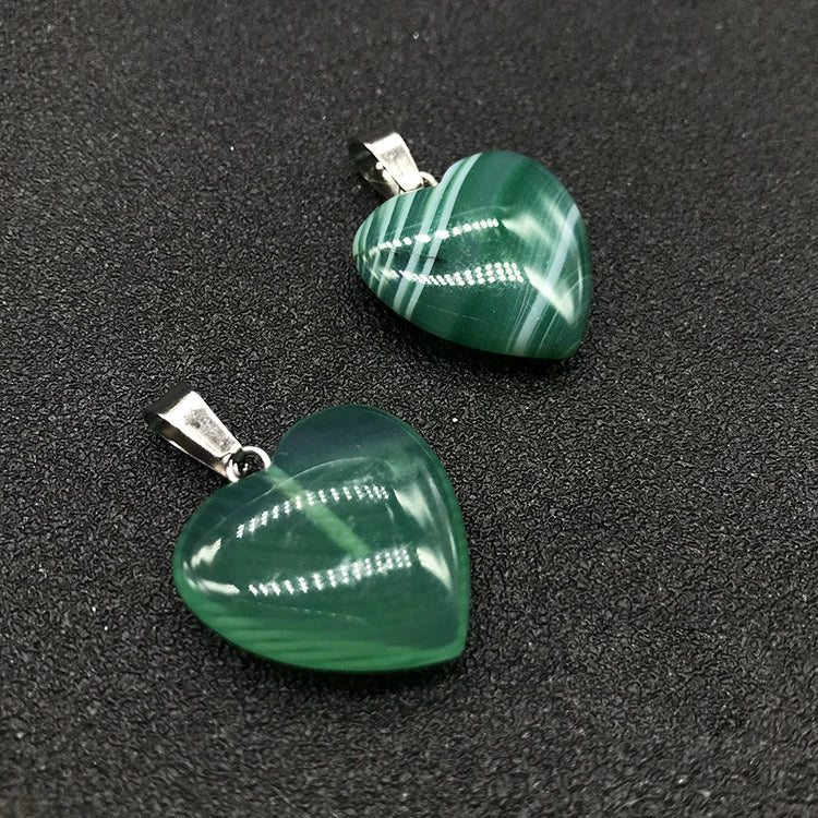 Huiying Wholesale Natural crystal green agate semi-gemstone heart Exquisite Carving Handicrafts Heart pendant Jeweley