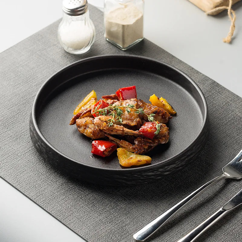 Customized Design Noodle Black Ceramic Plate Eco-Friendly Flat Round Porcelain Dish with Steak Shrinkage Dot Glaze